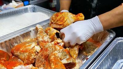 سفر به دنیای غذاهای خیابانی آمریکا: پخت مرغ و وافل به سبک نیویورکی (فیلم)