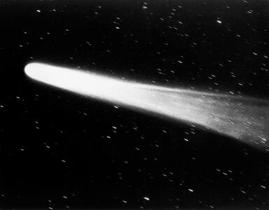 امروز در فضا: عبور دنباله‌دار هالی از کنار زمین