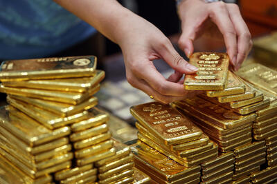 اونس جهانی امروز شنبه ۲۹ اردیبهشت: پیش‌بینی کارشناسان از حمله طلا به سطح 2500 دلاری
