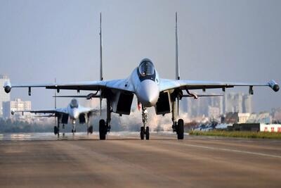 اسکورت هواپیماهای تهاجمی روسی توسط جنگنده سوخو  | ویدئو