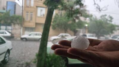 فیلم/بارش شدید تگرگ‌های درشت در شهر مشهد