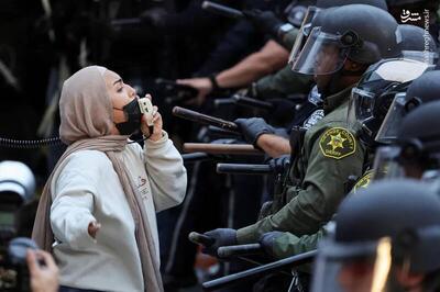 عکس/ یورش پلیس آمریکا به اردوگاه حامیان فلسطین در دانشگاه کالیفرنیا