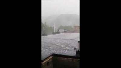 بارش شدید و سنگین تگرگ  ییلاق ابرده شاندیز امروز ۲۹ اردیبهشت ۱۴۰۳