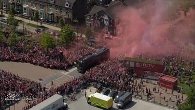 ویدیو| استقبال باورنکردنی هواداران لیورپول از اتوبوس سرخ‌ها/ بدرقه کلوپ به زیباترین شکل ممکن