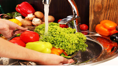 بهترین روش شستن میوه و سبزی
