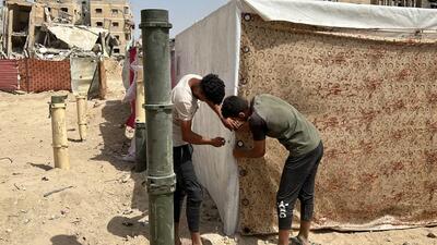 استفاده آوارگان غزه از باقیمانده سلاح‌های اسرائیلی برای ساختن سرپناه + تصاویر | خبرگزاری بین المللی شفقنا
