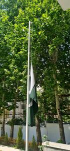 پرچم سفارت پاکستان در تهران نیمه برافراشته شد