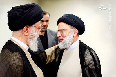 تصویری از رهبر انقلاب و شهید ابراهیم رئیسی در کنار مضجع شریف رضوی