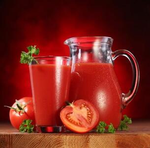 آب گوجه‌فرنگی به این 5 دلیل برای سلامتی شما مفید هستند