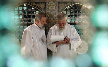 رهبر معظم انقلاب اسلامی بر پیکر شهیدرئیسی و همراهانش نماز اقامه می‌کنند +جزئیات