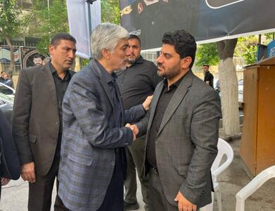 حضور کیومرث هاشمی و مدیران وزارت ورزش و جوانان در منزل شهید سردار موسوی