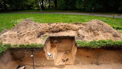 (تصویر) کشف جسد «تاجدار» 600 ساله در زیر یک پارک