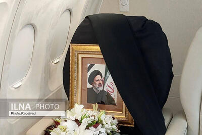 هواپیمای حامل شهدای خدمت به تهران رسید + عکس و فیلم