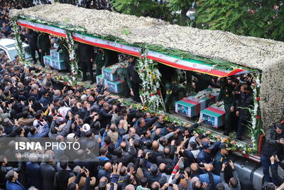 مردم تبریز رئیس جمهور پرتلاش را بدرقه کردند