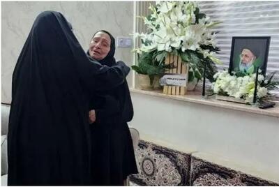 بی‌تابی خواهر شهید رئیسی در منزلش/ عکس