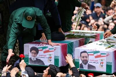تابوت شهدا بر دوش مردم تهران قرار گرفت