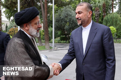 لحظه وداع خانواده شهید حسین امیرعبداللهیان با پیکر وزیر خارجه فقید ایران+ فیلم