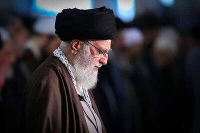 تصاویری از ورود رهبر معظم انقلاب به دانشگاه تهران جهت اقامه نماز