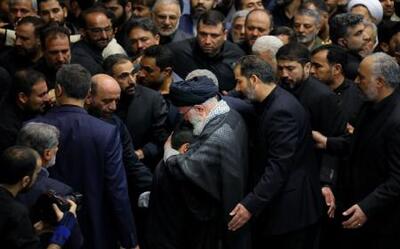 نوادگان شهید رئیسی در آغوش رهبر انقلاب