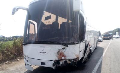 تصادف اتوبوس با تریلی در کرمانشاه یک فوتی و ۱۱ مصدوم برجا گذاشت