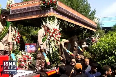ویدیو/ آغاز تشییع شهدای خدمت از دانشگاه تهران به سمت میدان آزادی