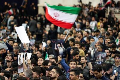 حضور پرشور مردم؛ دانشگاه تهران پر شد؛ خیابان ها مملو از جمعیت