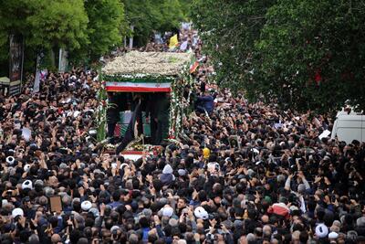 اعتراف جسورانه شبکه ایران اینترنشنال درباره مراسم تشییع رئیس جمهور/ جمعیت زیادی آمده بود/ ویدئو