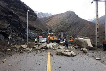 پلیس راه هشدار داد؛ خطر سقوط سنگ در جاده های کوهستانی این استان