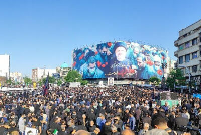تصویر پانوراما از جمعیت حاضر در میدان انقلاب؛ هم‌اکنون