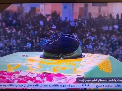 لحظه متبرک کردن تابوت رئیسی به پرچم امام رضا (ع) | رویداد24