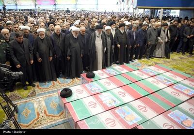 اقامه نماز رهبر انقلاب بر پیکر شهید رئیسی و شهدای خدمت- عکس خبری تسنیم | Tasnim