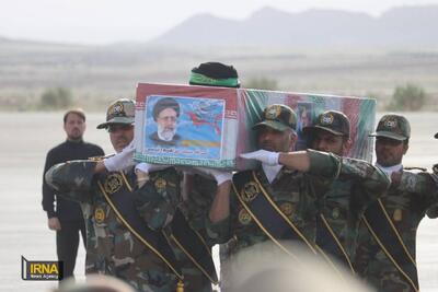 تصویری از تابوت رئیس جمهور شهید در فرودگاه بیرجند - عصر خبر
