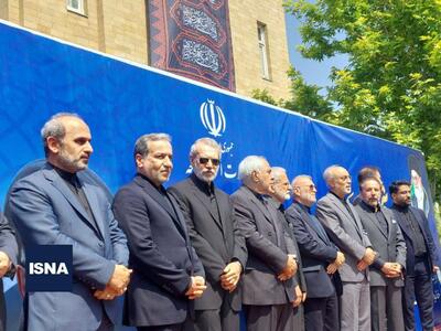 عکس/ وزرای خارجه و مقامات پیشین و کنونی ایران در مراسم تشییع شهید امیرعبداللهیان