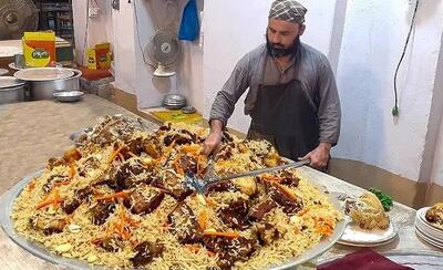 (ویدئو) غذای خیابانی در پاکستان؛ پخت 200 کیلو کابلی پلو با گوشت در لاهور