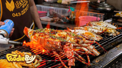 (ویدئو) غذای خیابانی در تایلند؛ پخت خرچنگ کبابی در بانکوک