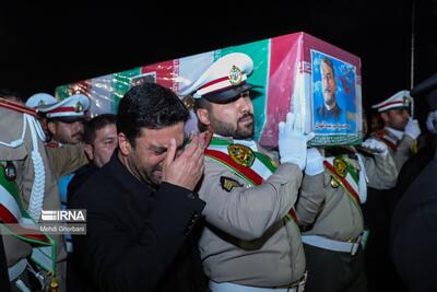 (تصاویر) استقبال از پیکر حسین امیرعبداللهیان در فرودگاه مشهد