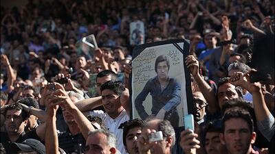 اختصاصی/ ویدیویی دیده نشده از مراسم تشییع پیکر ناصر حجازی در ورزشگاه آزادی