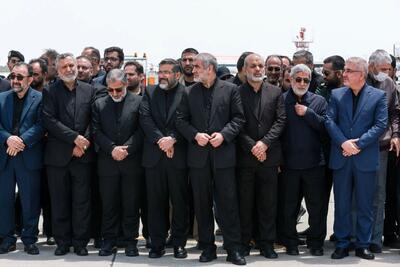 تصویر/ مقامات حاضر در فرودگاه مشهد برای استقبال از رئیس‌جمهور شهید