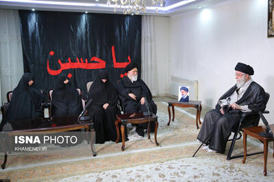 حضور رهبر معظم انقلاب در منزل رئیس‌جمهور شهید آیت الله رئیسی