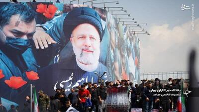 برپایی نمایشگاه عکس رئیس‌جمهور شهید در برج آزادی