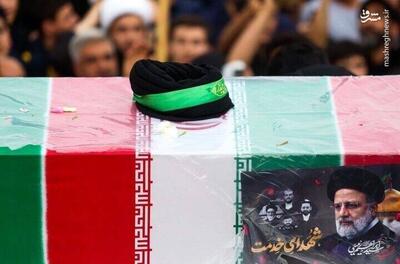 عکس/ دست‌نوشته‌های مردم در مراسم تشییع شهید جمهور