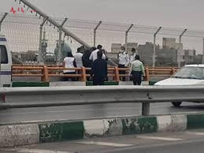 فوری/اولین تصاویر از خودکشی پسر جوان در پل فهمیده مشهد+فیلم