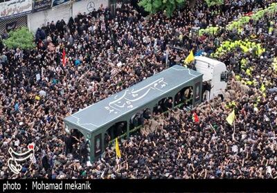 خودروی حامل پیکر شهید رئیسی در سیل جمعیت متوقف شد - تسنیم