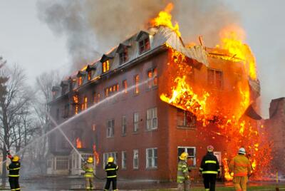 جزییات آتش‌سوزی مهیب در یک ساختمان پنج طبقه