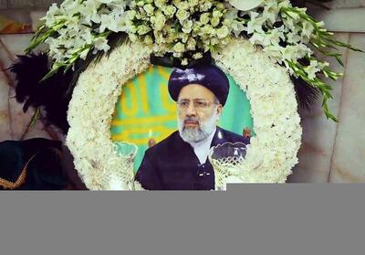 عزاداری خادمان حرم دقایقی پس از خاکسپاری شهید رئیسی