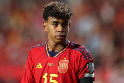 سرمربی تیم ملی اسپانیا از ستاره جوان بارسلونا مراقبت می‌کند