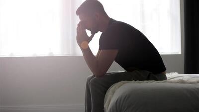 رابطه افسردگی شدید با دلایل و دردهای جسمی + 8 علت