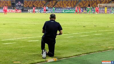 ریکشن جالب عبدالله ویسی هنگام کرنر - پارس فوتبال | خبرگزاری فوتبال ایران | ParsFootball