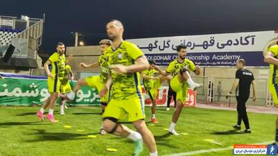 گرم کردن تیم گل گهر پیش از دیدار با آلومینیوم - پارس فوتبال | خبرگزاری فوتبال ایران | ParsFootball