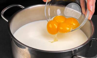 نحوه درست کردن پنیر خانگی با 4 تخم مرغ و 1.5 لیتر شیر به سبک آلمانی (فیلم)